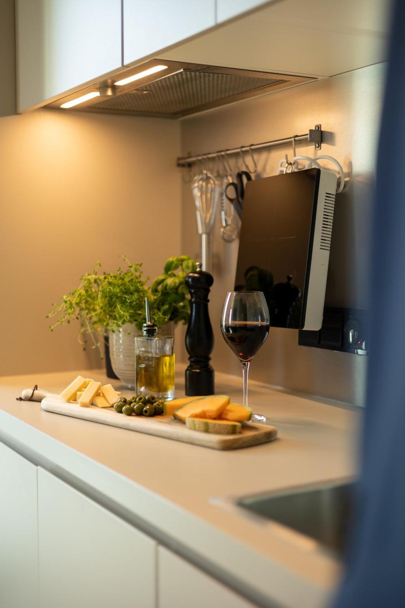 Unity Malmoe - A Studio Hotel Экстерьер фото